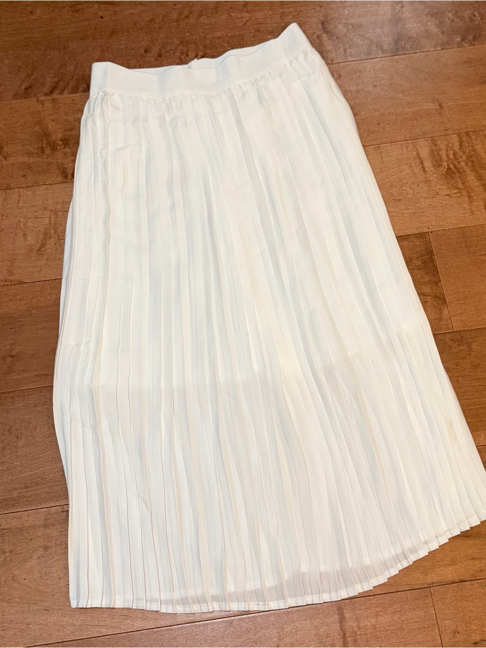 Classic White Pleated Midi Skirt